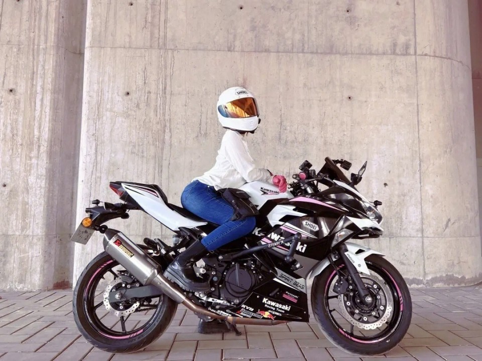 有人用"车比人凶"来形容女士骑大排量摩托,这一点也不为过,女骑追求的