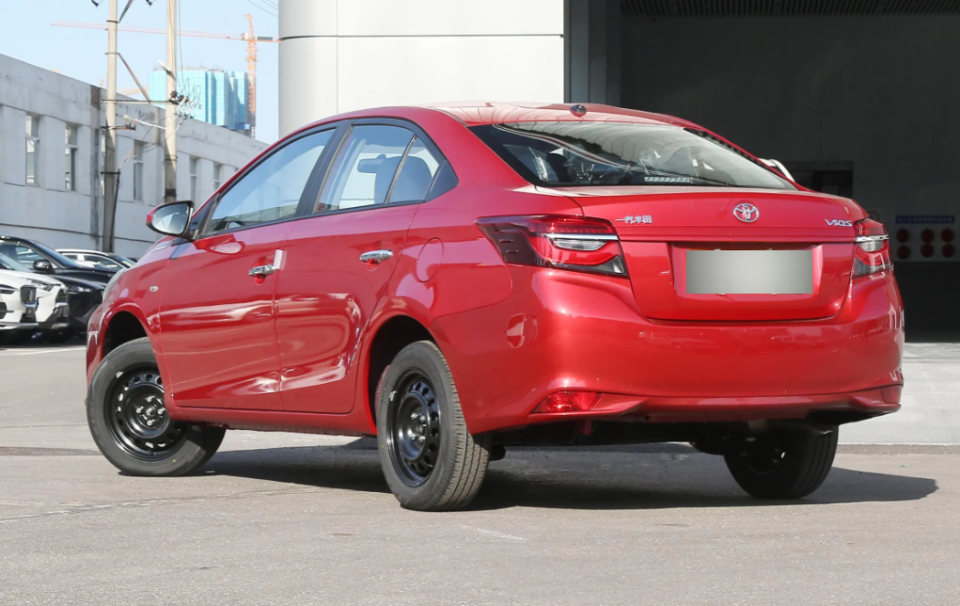 定位小型车的丰田威驰,7.38万起售,值吗_腾讯新闻