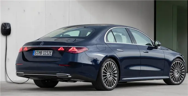 百公里综合油耗仅需08l全新奔驰e级加大加长纯电续航115公里