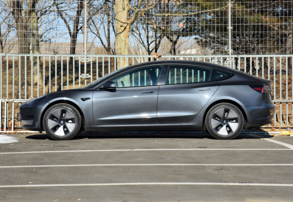 試了一遍特斯拉model3再試三遍飛凡f7兩車間的差距一目瞭然