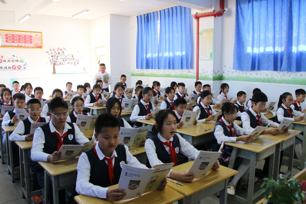 普洱市景东县5000册消防安全读本送进校园