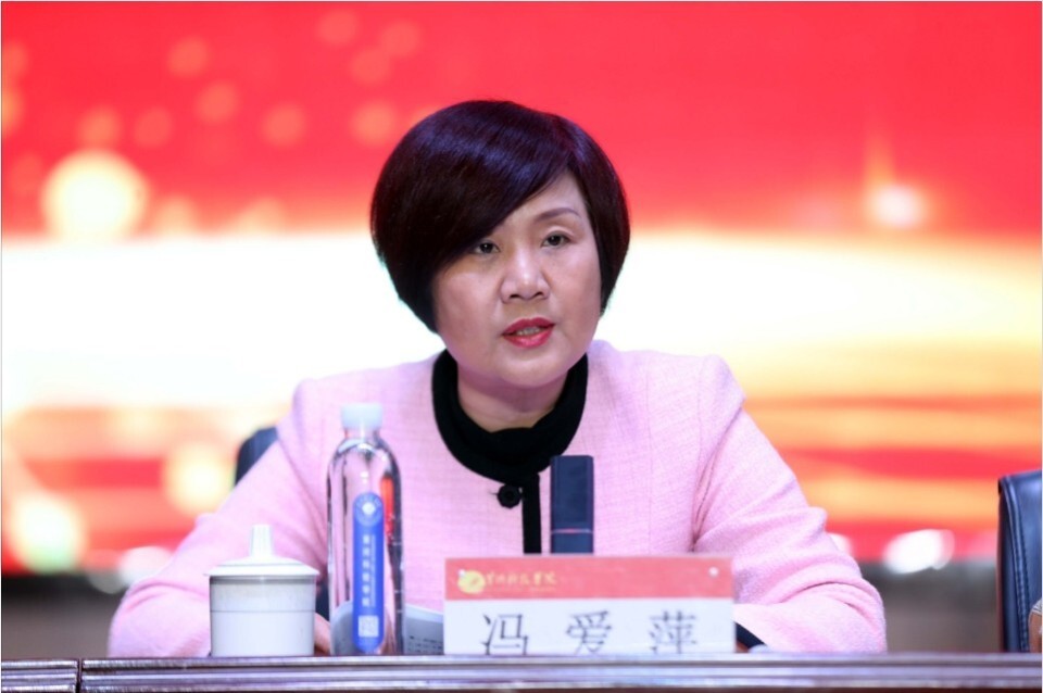 冯爱萍代表省科学技术协会对黄河科技学院科协的成立表示热烈祝贺,对