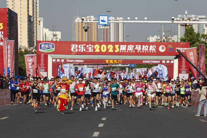 2023保定马拉松鸣枪开跑_腾讯新闻