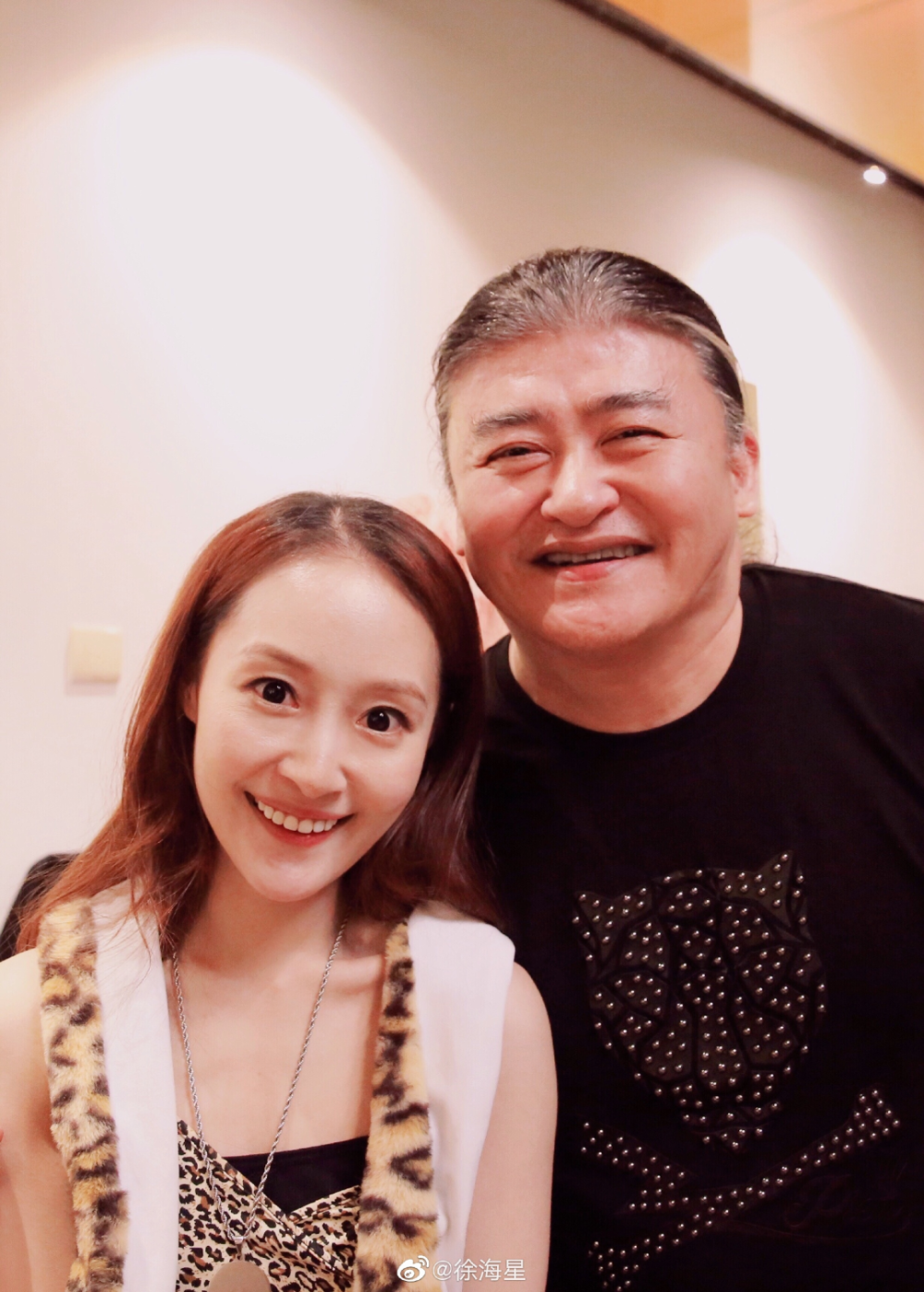 海鸣威控诉《好声音》,疑影射那英那辛两姐妹,爆料完又秒删微博