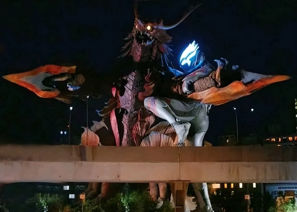 布莱泽奥特曼1话追加剧照 战斗方式大开大合 机龙疑似生物兵器