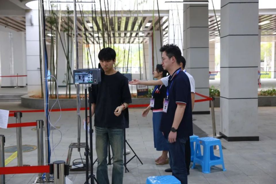 洪山融媒记者实探洪山最大考点_腾讯新闻