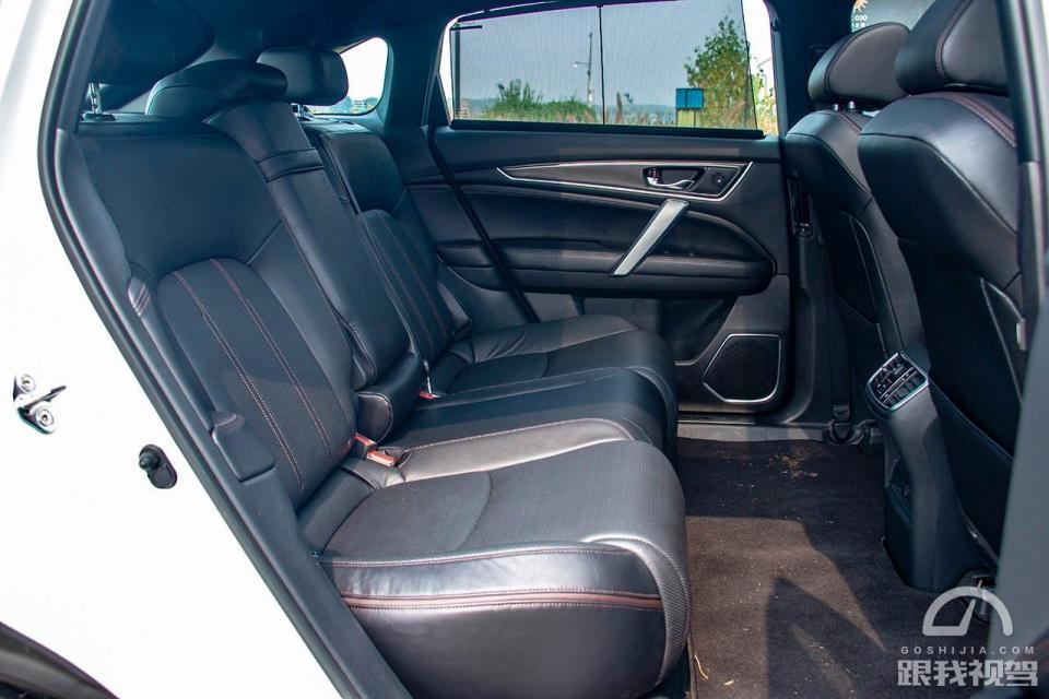 轻试新款冠道,后排宽大舒适且实用性高,堪称suv中的行政座驾