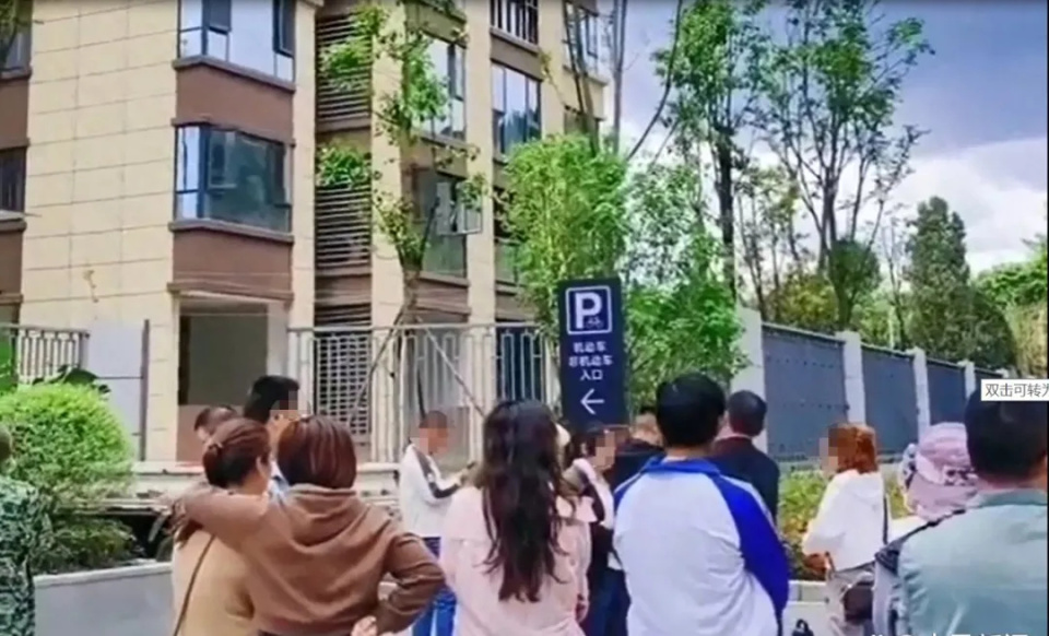 一名两岁男童随家人看新房时从19楼坠亡