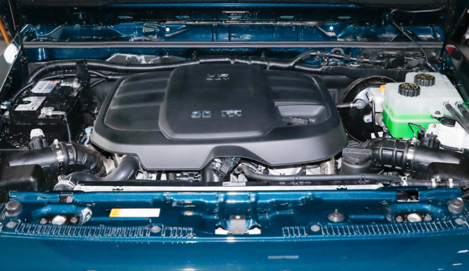 3t发动机(最大功率231ps,峰值扭矩345n·m)之外,北京bj80其它两款在售