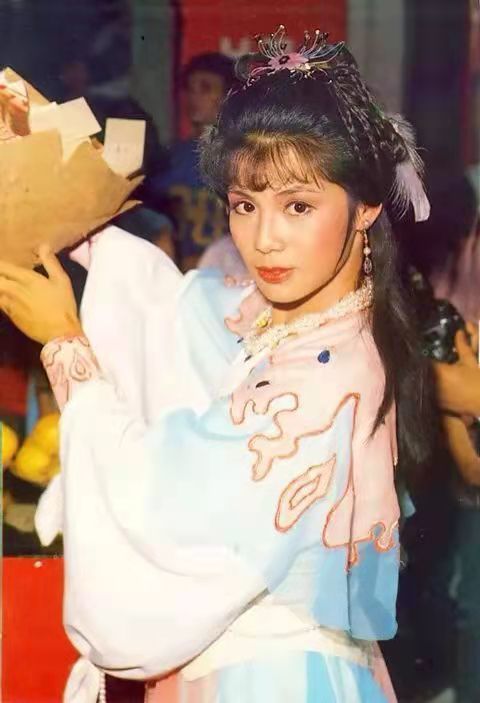 《楚留香之蝙蝠传奇》幕后花絮:翁美玲补妆,汤镇业探班_腾讯新闻