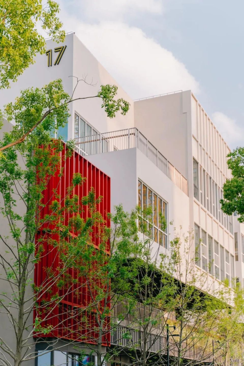 年代,美国建筑师哈沙德在今天的延安西路兴建了"哥伦比亚乡村俱乐部"