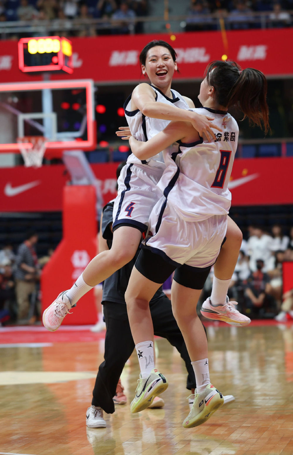 中国高中篮球联赛:回浦中学雅礼中学分获男女子组冠军_腾讯新闻