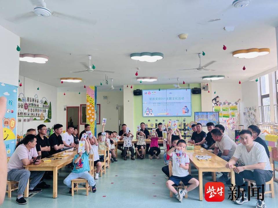 6月14日,常熟市海虞镇丽都社区联合常熟市海虞府前幼儿园开展感恩