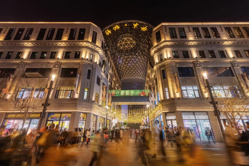 外滩中央广场迎来这场春游会夜间经济与多元体验为历史街区带来新活力