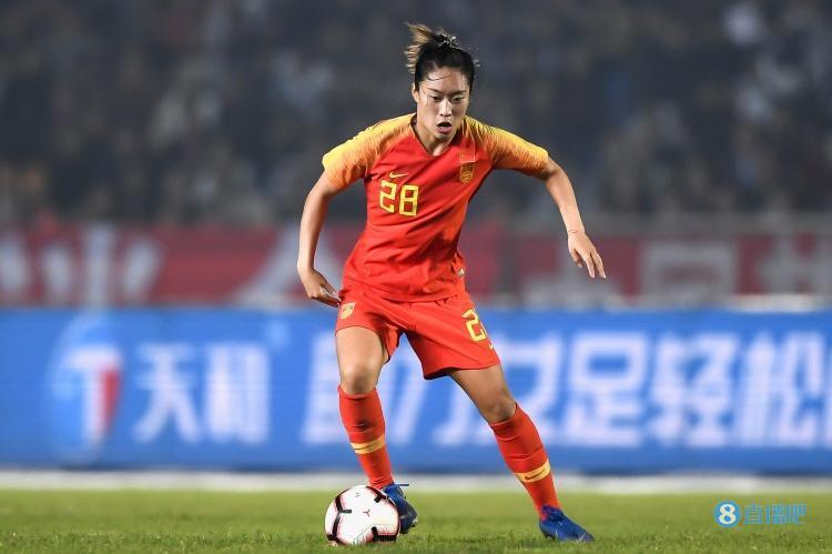 唐佳丽在国外踢球会有更多自己的时间很喜欢现在的二前锋位置