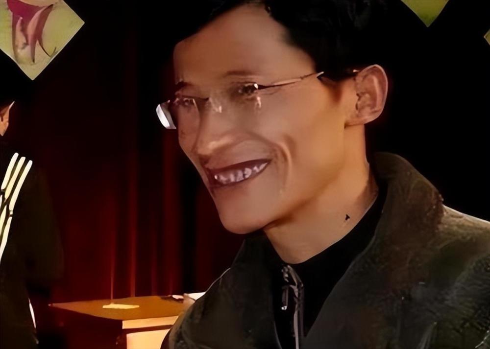 但没想到平日里对他们低声下气的董岗彪,在女儿死后竟然变了一副面