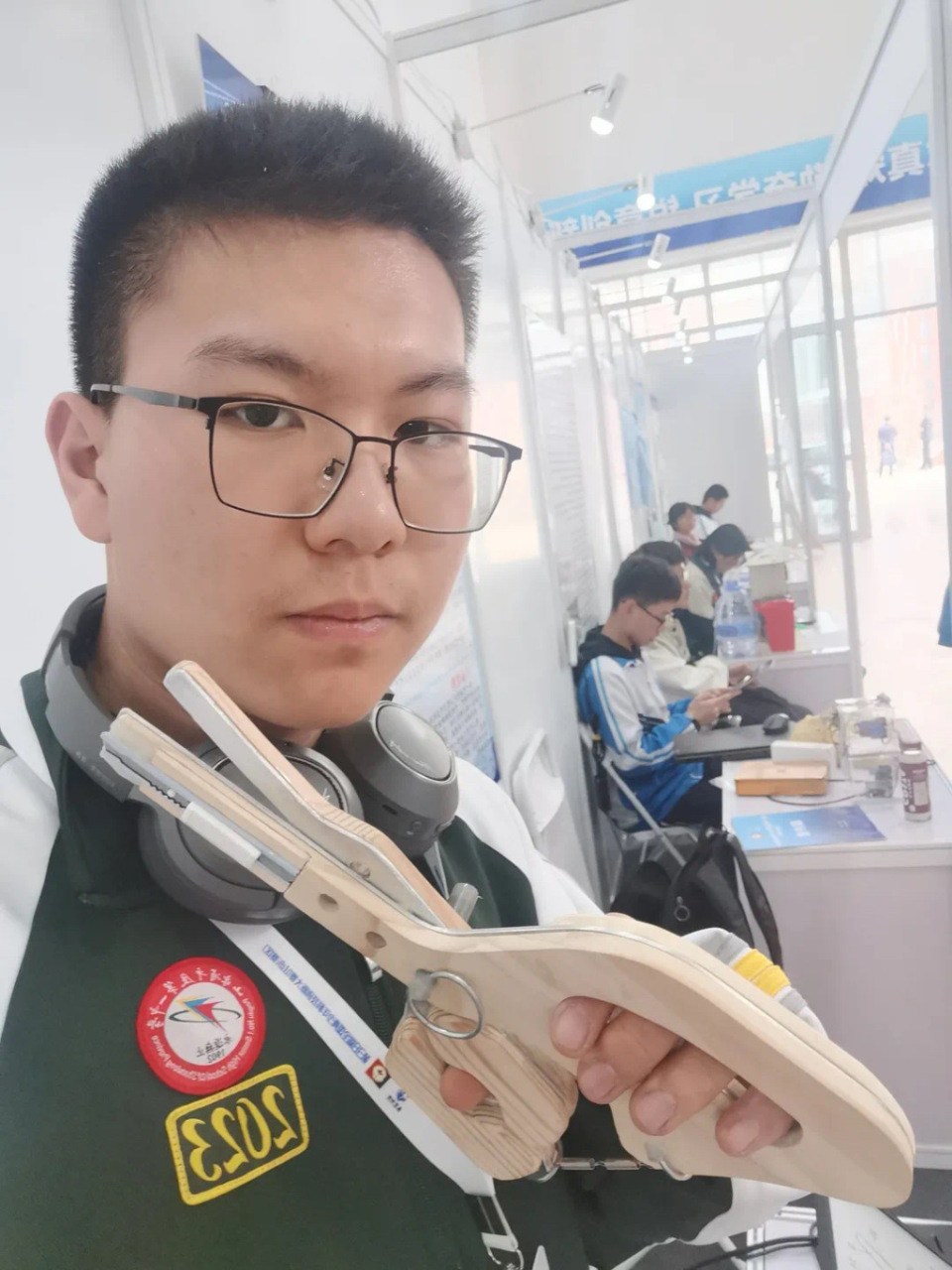 平度一中学子设计新型手工剪刀获全国青少年科技创新大赛省赛一等奖