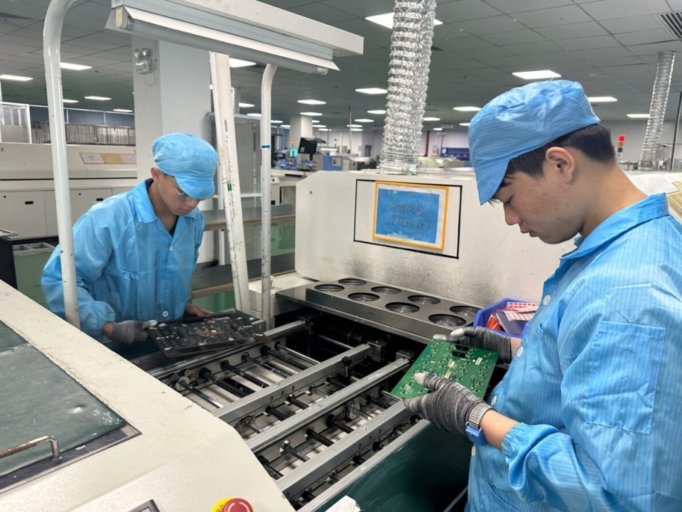 "屏"实力创新发展!惠阳新型显示产业集群锚定1400亿元产值目标