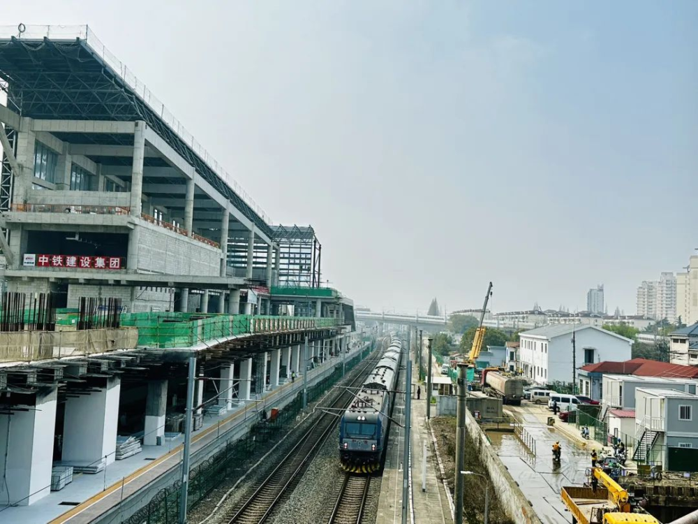 铁路莘庄站未来或将进一步延伸其铁路服务网络,通过沪昆线或金山铁路