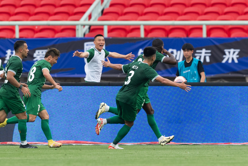 足球中超武汉三镇不敌北京国安