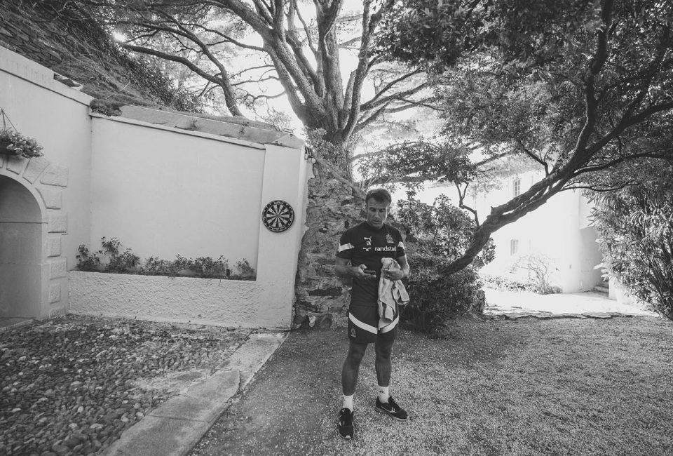 海中度假时的照片看,这位现年45岁的法兰西总统的肌肉量还是挺充沛的