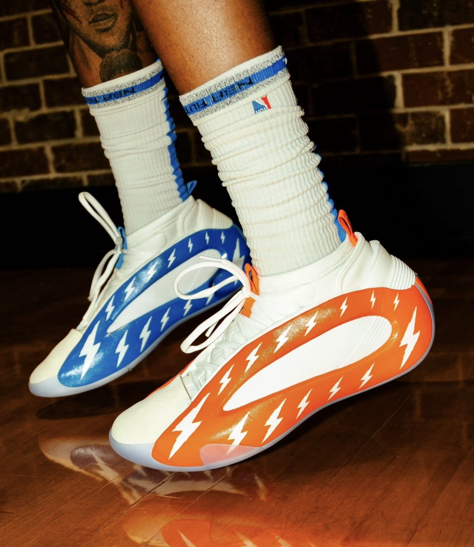 绝杀夺新秀赛桂冠雷霆新星杰伦威廉姆斯上脚哈登8鸳鸯配色战靴