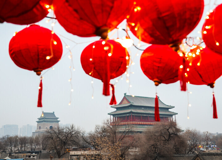 大红灯笼高高挂!北京什刹海年味渐浓——_腾讯新闻