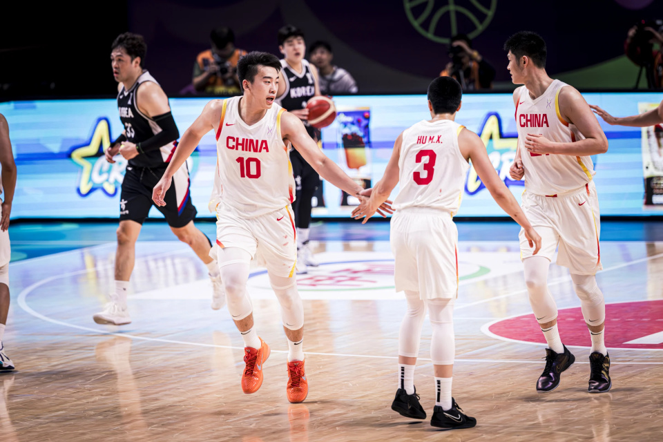男篮亚洲杯四强定3席！中国男篮8分险胜韩国，胡金秋砍两双