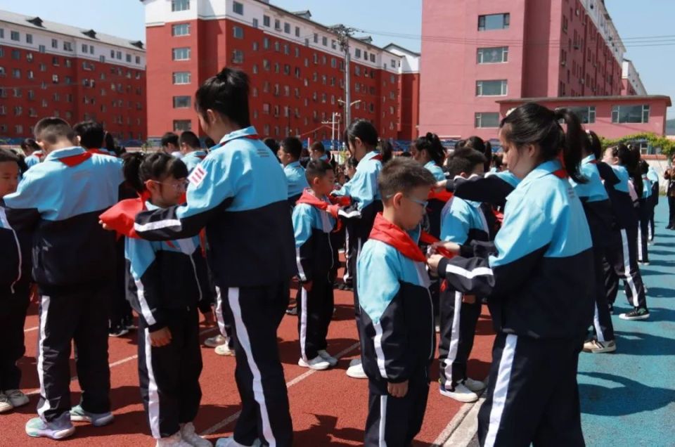 临江市:增强法治观念 维护合法权益日前,临江市闹枝镇中心小学开展