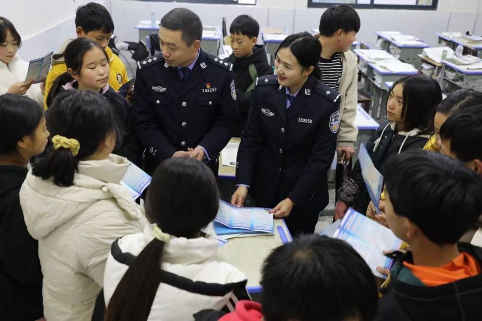 湖南省龍山縣公安局茨巖塘派出所三心舉措守護革命老區