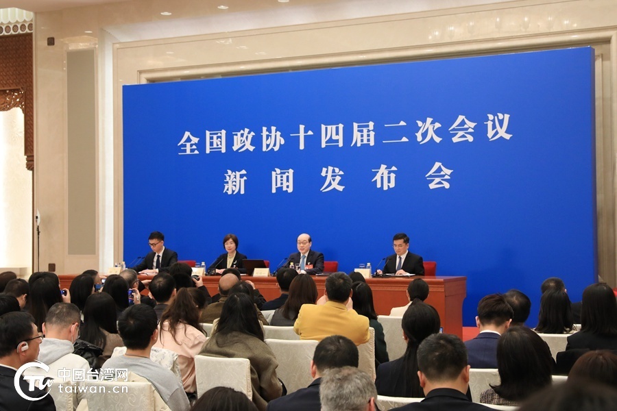 新闻发布会的图片(新闻发布会图片中央)