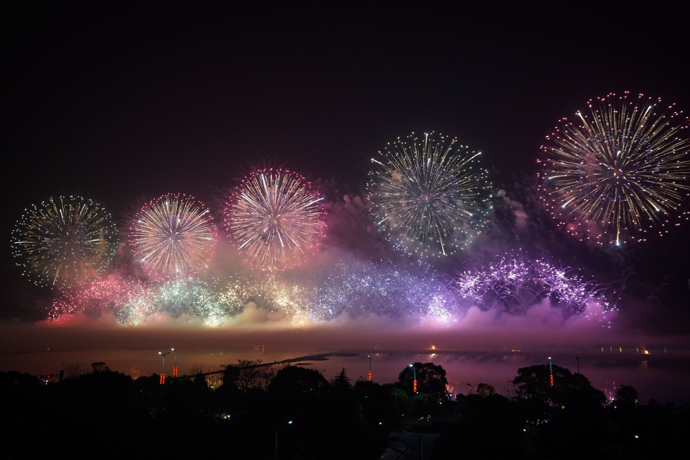 迎春烟花点亮南昌夜空
