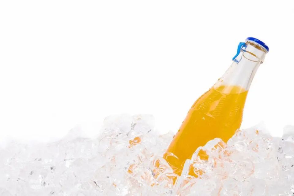 冰镇汽水,为什么喝着特别"爽"?