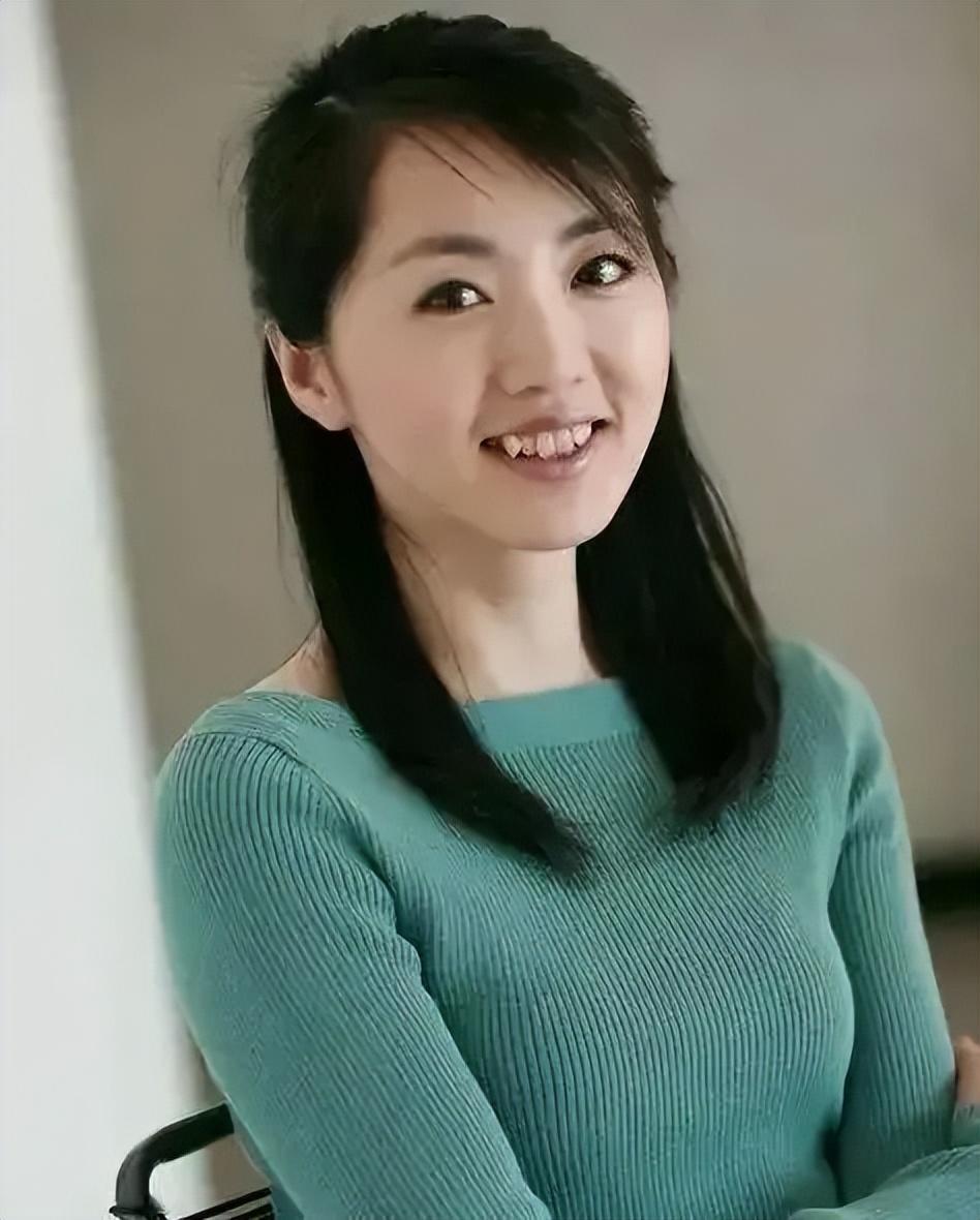 央视“气象女神”杨丹：工作29年零失误，丁克15年后，40岁高龄生子_腾讯新闻