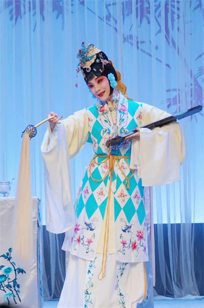 以腔传情,以演动人,青年昆曲闺门旦张冉三部经典塑造三位有情人_腾讯