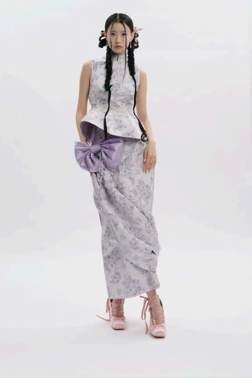 传统视角下中的"闺秀"就是作为"完美女性"形象出现,在社会的塑造下