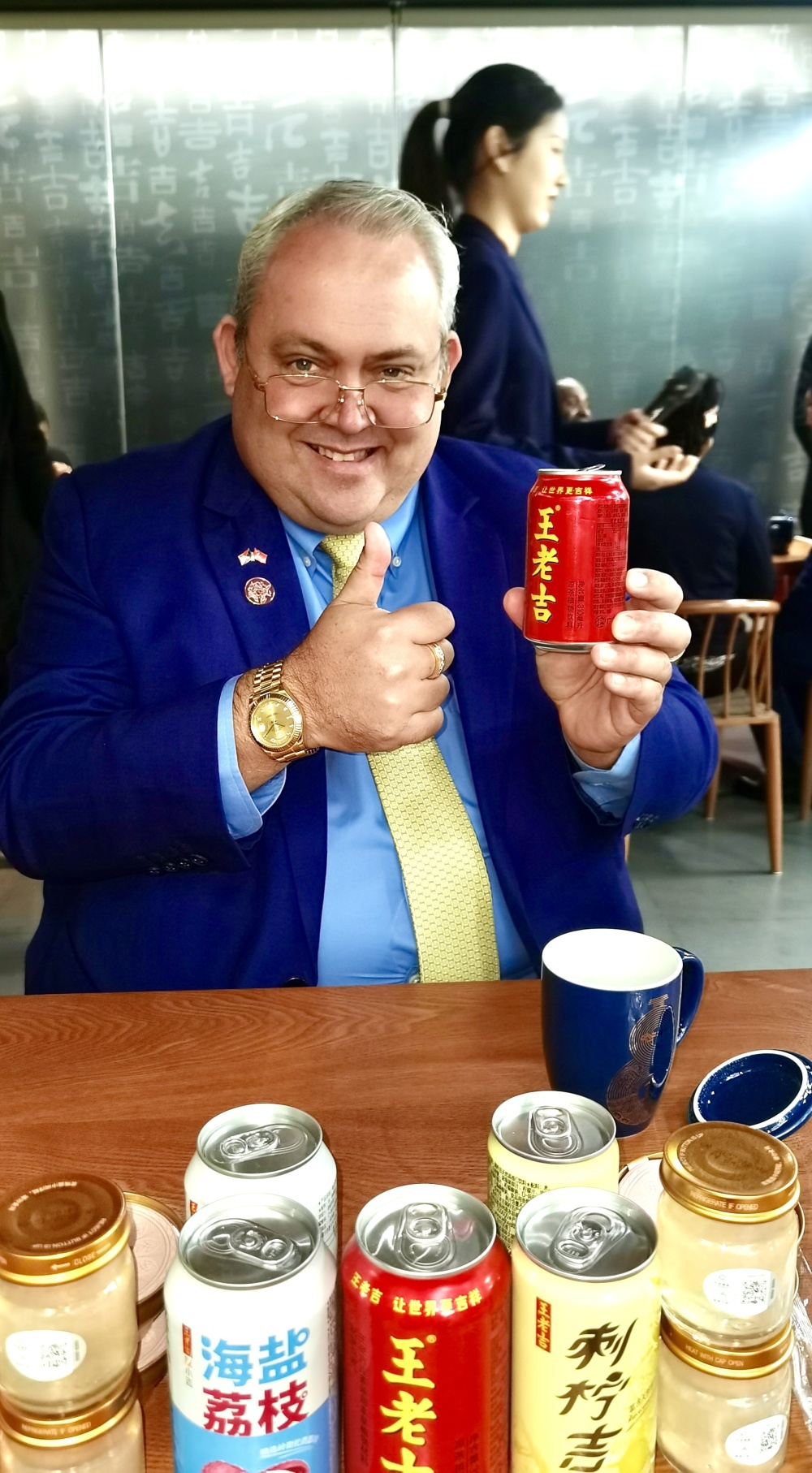 巴布亚新几内亚外交部长参观凉茶博物馆，点赞王老吉 潮商资讯 图2张