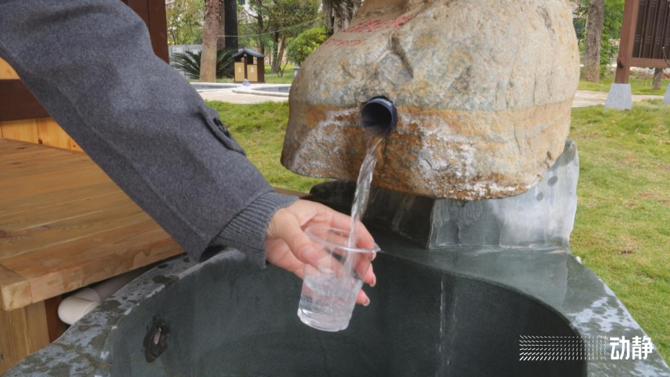 "小分队,来到了石阡古温泉,这里的温泉水常年恒温45度,并且是自涌泉水