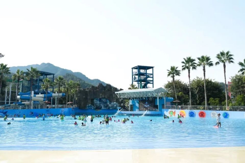 毗邻安地水库,周边自然环境优美,青山环绕,绿树成荫,水土纯净,是天然