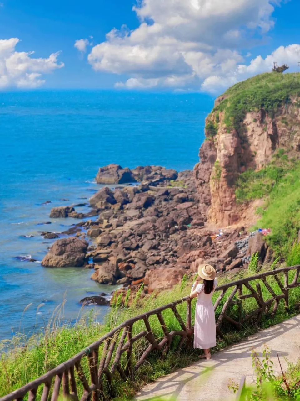 中国大陆最早看到日出的地方,海鲜便宜到论盆装,一座来了就想定居的网