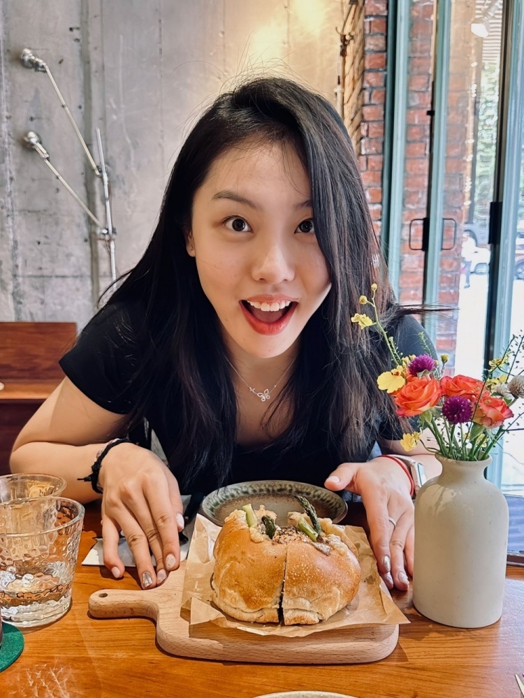 张茹晒美食：别问 很好吃报意思吃脸上了_腾讯新闻