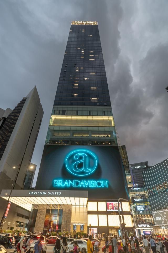 吉隆坡武吉免登,被誉为当地"星光大道",奢侈品百货林立!_腾讯新闻