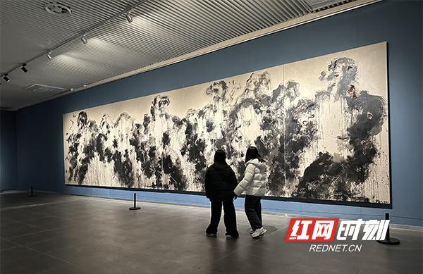 黑白写意、万千意境，张方白巨幅作品惊艳亮相长沙_腾讯新闻