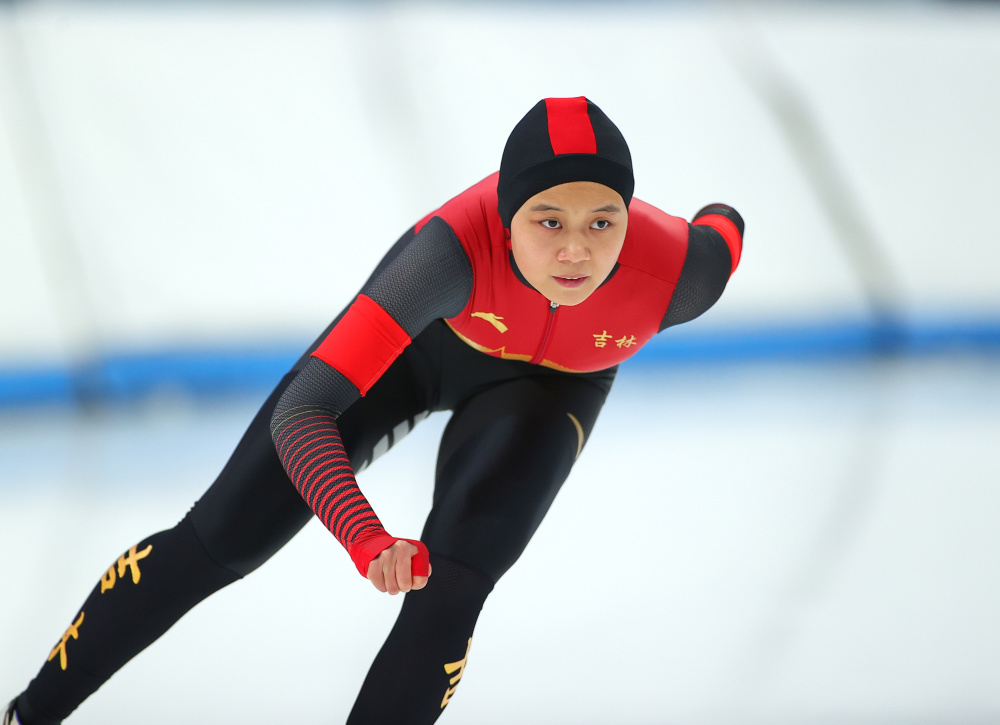 新华社记者 丁旭 摄3月14日,河北省体育局冬季运动中心选手孙艺萌在