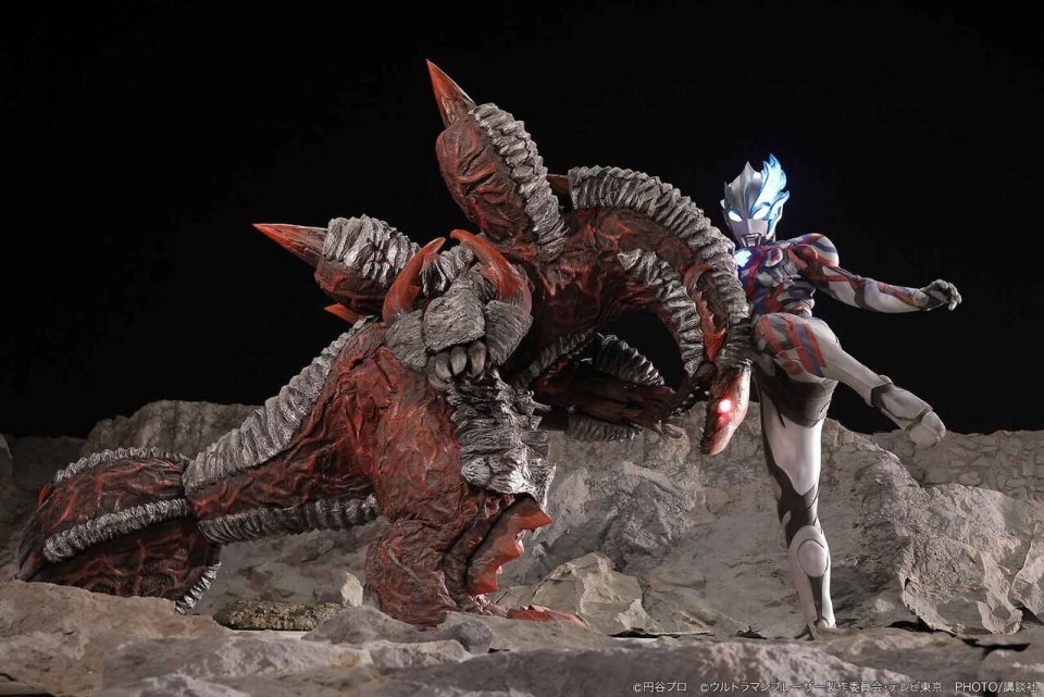 布莱泽奥特曼瓦拉隆官方皮套特写新生代中能力最全面的最终boss