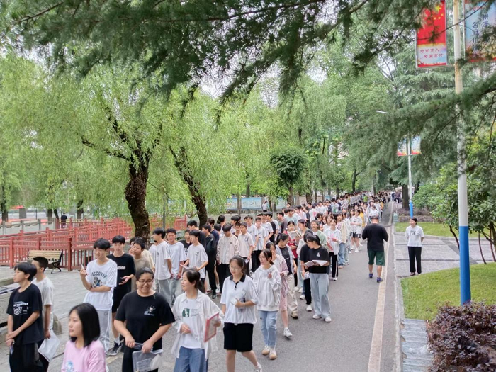 长赤中学考点通江中学考点巴中二中考点南江县实验中学考点护航中考