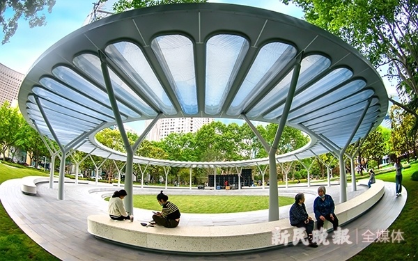 虹桥公园紧邻上海虹桥经济技术开发区(虹桥开发区).