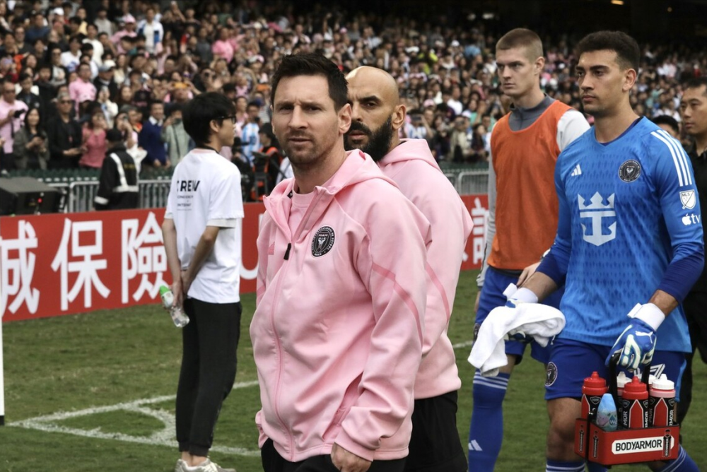 梅西,你对得起飞12个小时跨越5000多公里来看你的球迷吗?_腾讯新闻