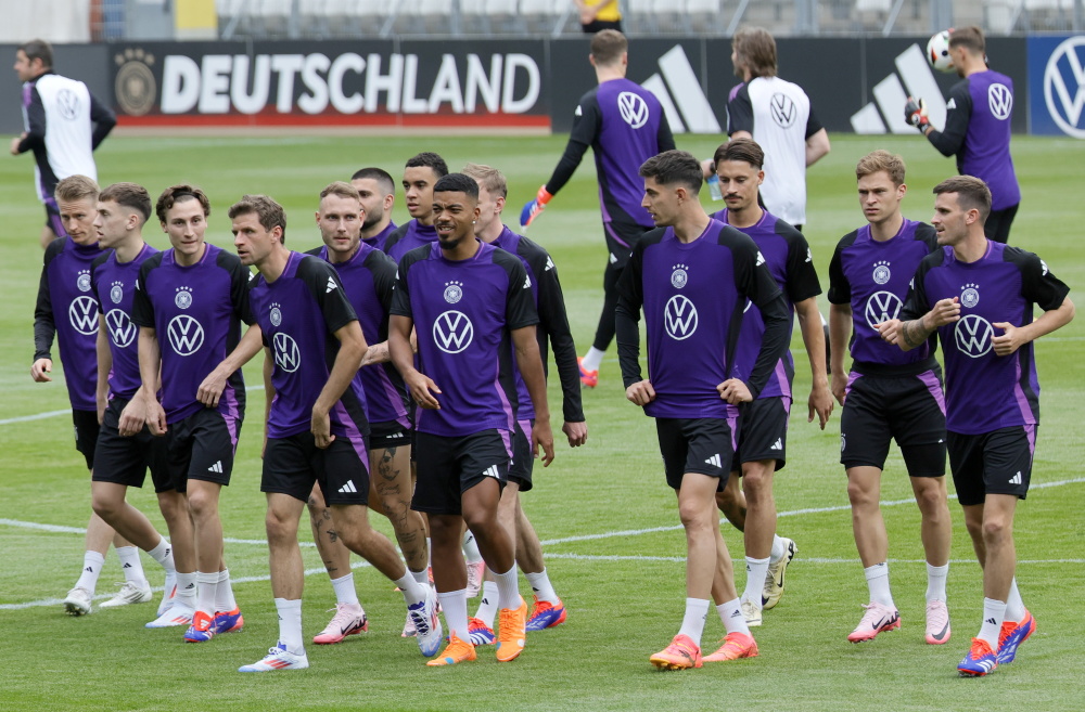 足球——德国队备战欧锦赛