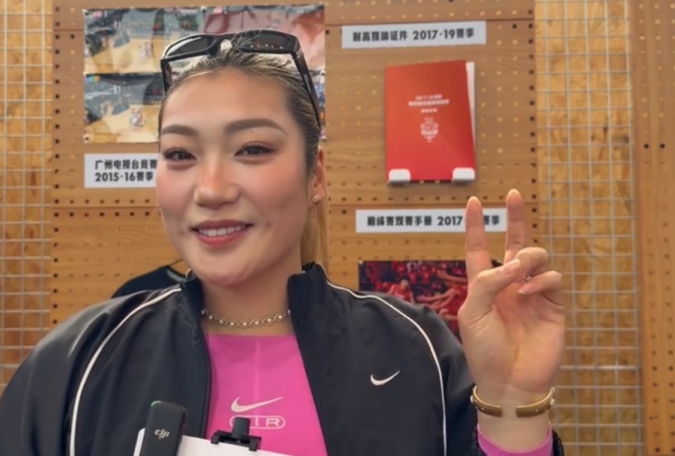 耐高观众席阵容豪华！郭士强携众国手见证清华夺冠，李梦和王俊杰同框！_腾讯新闻